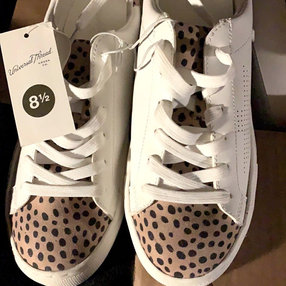 Comfy stylish white with print sneakers